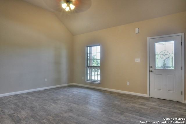 1258 Lakeview Dr - Photo 3 of 25