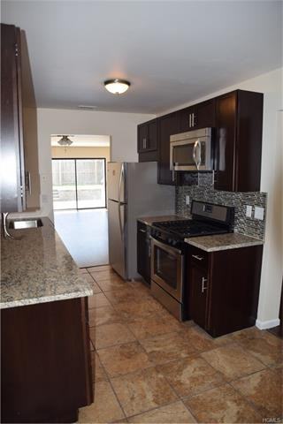 60 Leisure Way - Photo 2 of 22