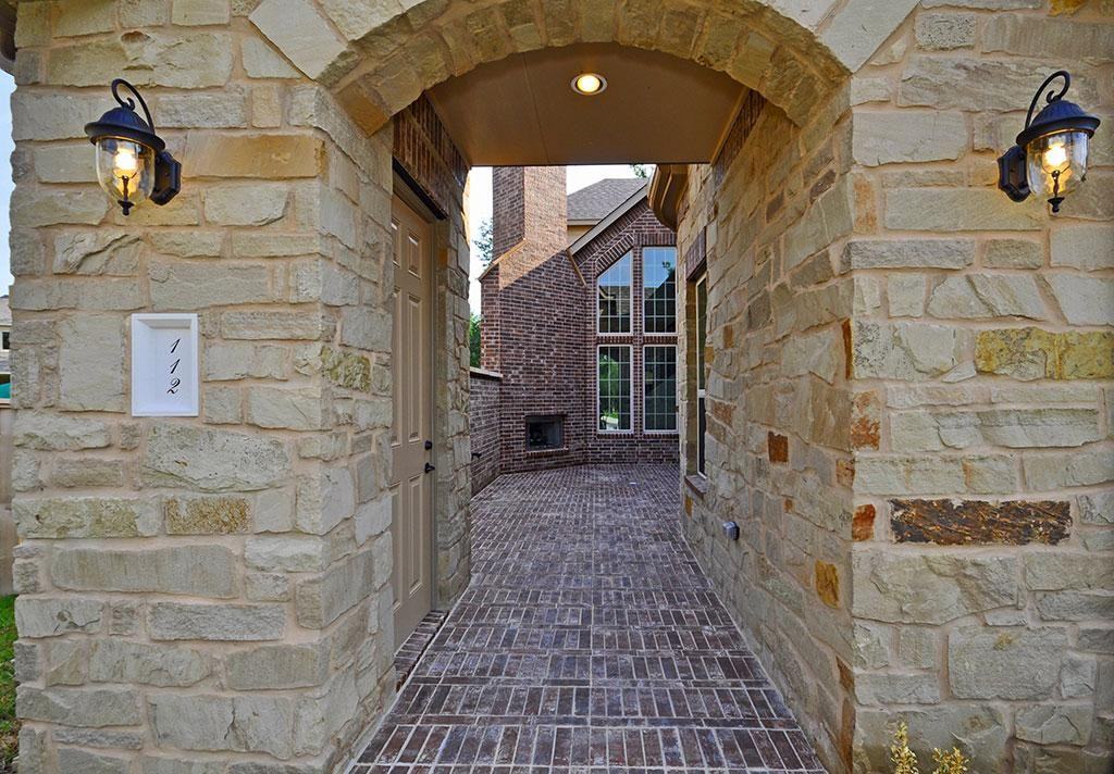 112 Jordan Pl - Photo 3 of 32