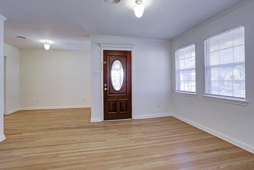 5103 Maple St - Photo 3 of 32