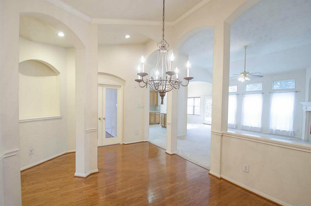 1319 Bayport Ln - Photo 3 of 32