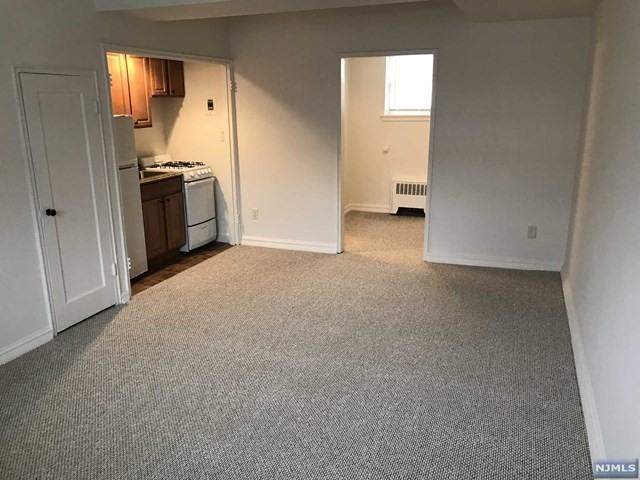 25 Hastings Ave - Photo 2 of 8