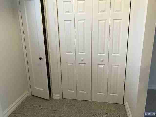 25 Hastings Ave - Photo 3 of 8