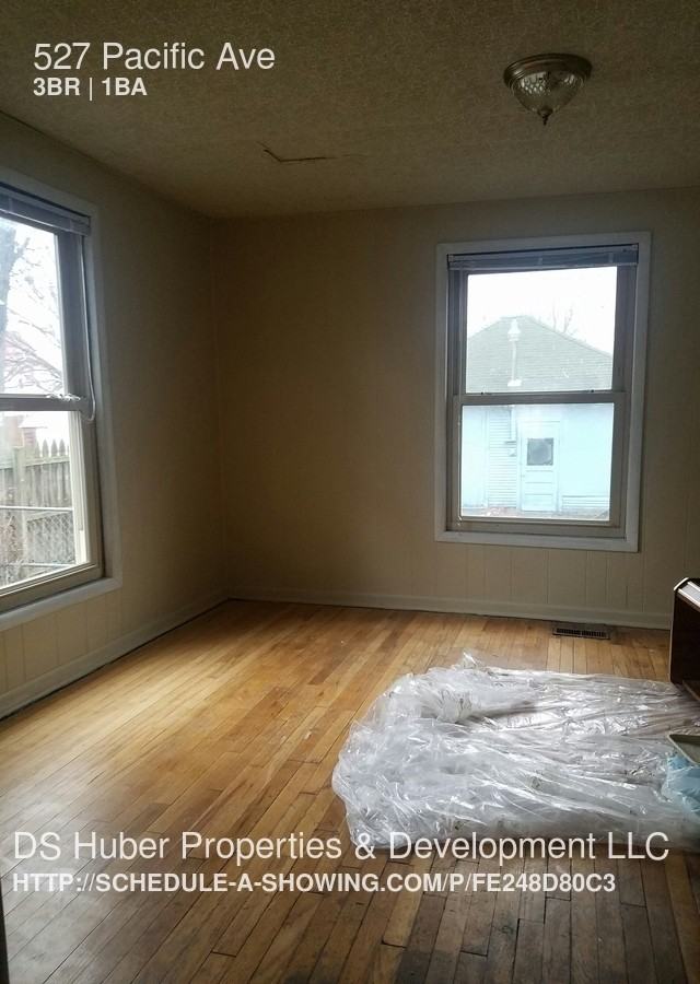 527 Pacific Ave - Photo 3 of 7