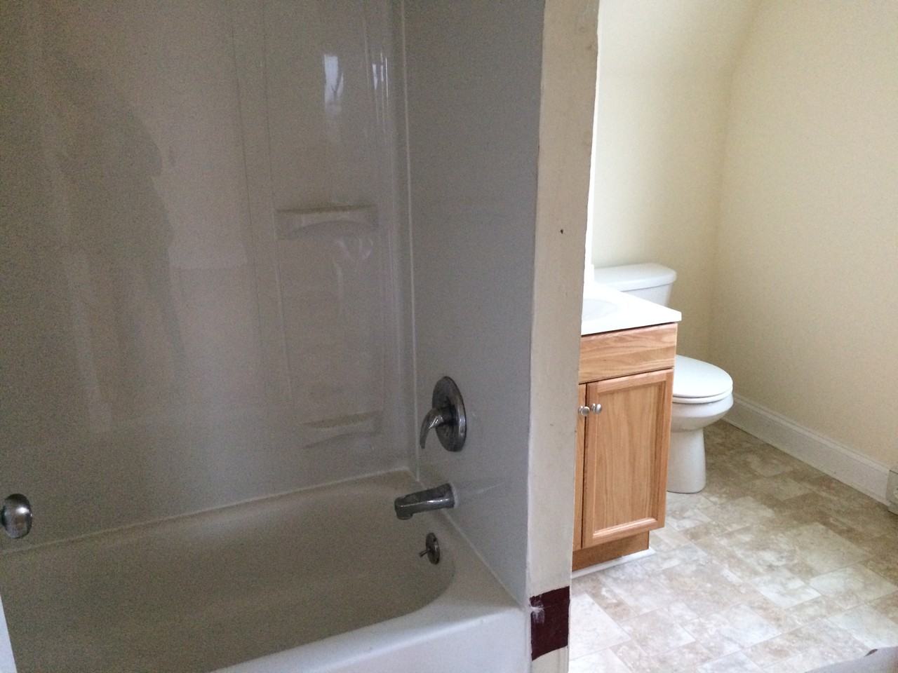 905 E King St - Photo 2 of 4