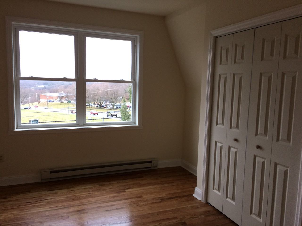 905 E King St - Photo 3 of 4