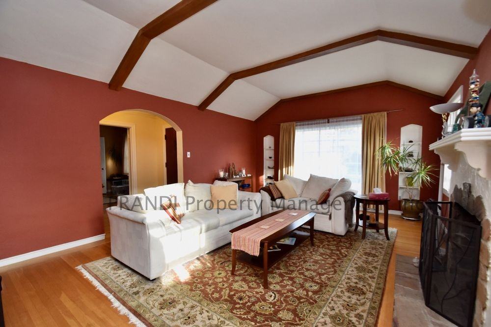 1317 Grand Ave - Photo 2 of 19