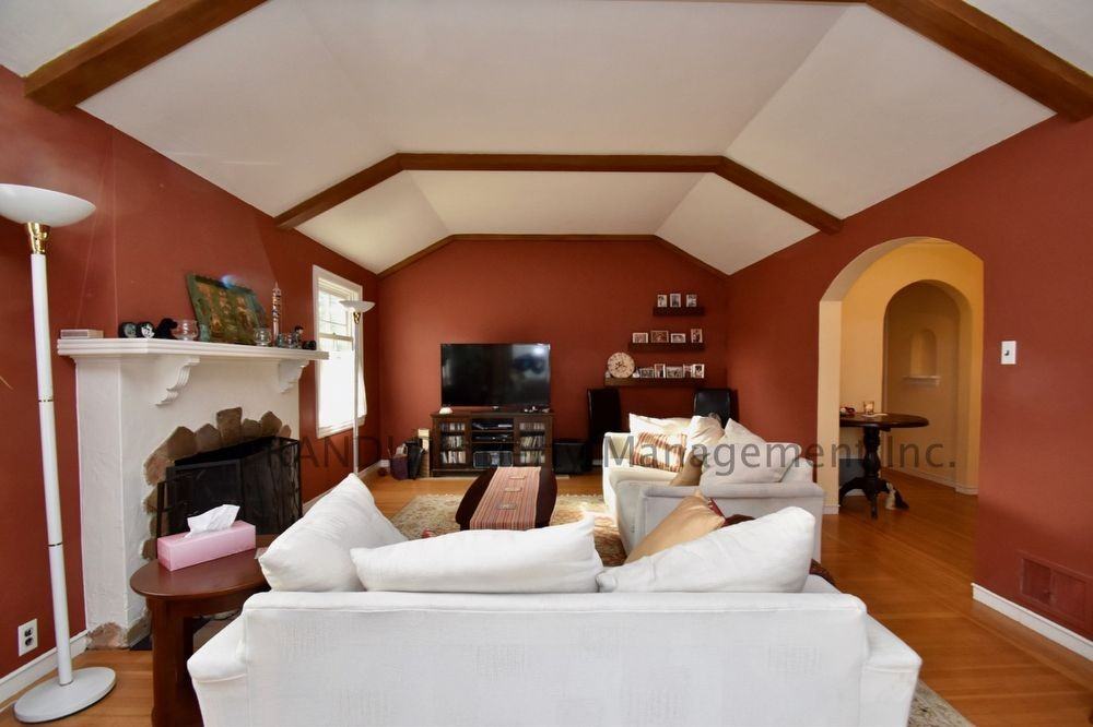 1317 Grand Ave - Photo 3 of 19