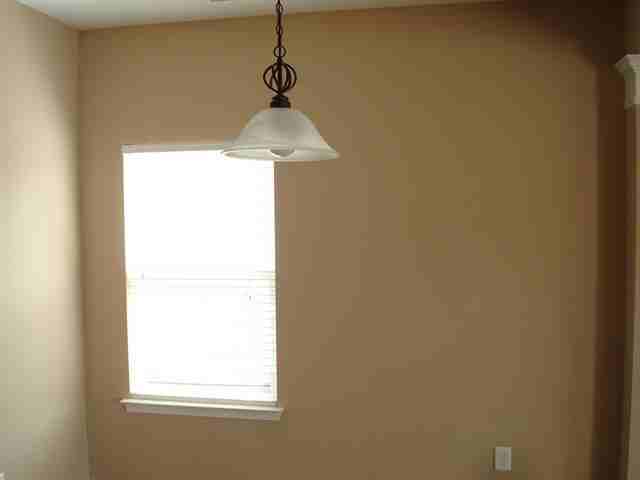 177 Flanders Dr - Photo 3 of 10