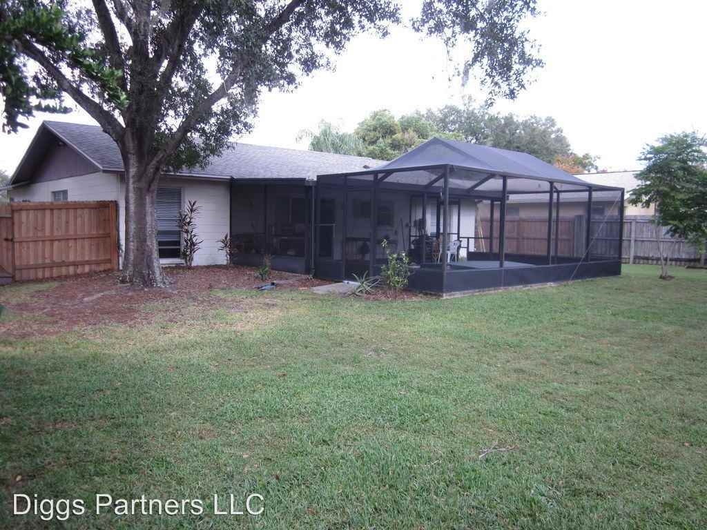 5214 Windlaff Ave - Photo 3 of 8