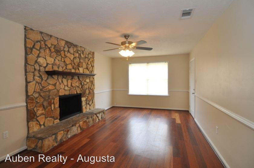 2804 Butler Manor Dr - Photo 2 of 15