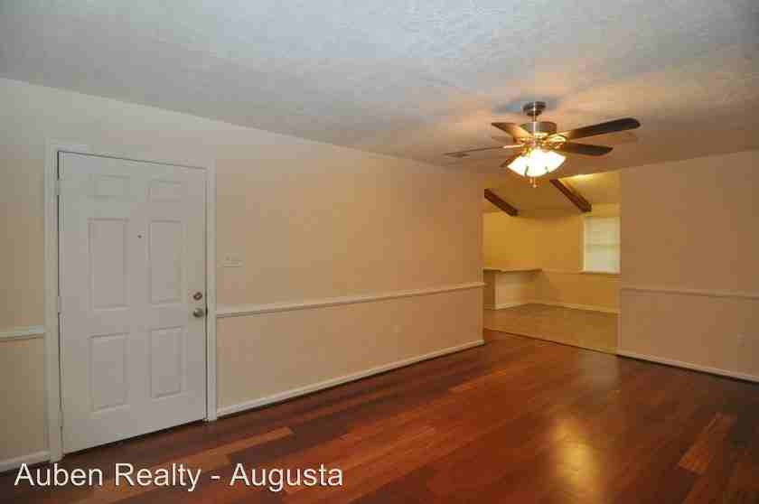2804 Butler Manor Dr - Photo 3 of 15