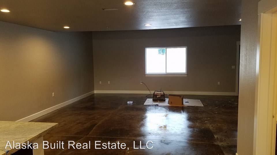 8358 S Foxworth Dr - Photo 3 of 14