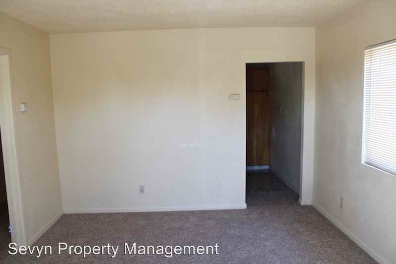 910 W 2nd St - Photo 3 of 18