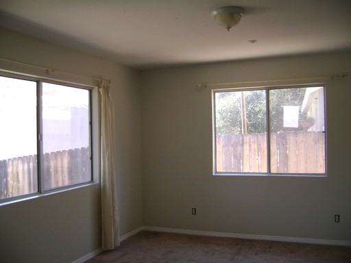 920 Silverbrook Dr - Photo 3 of 6