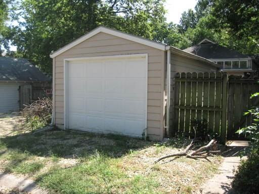 1614 Leavenworth St - Photo 3 of 33