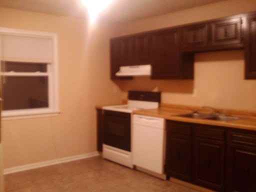 627 W C St - Photo 2 of 10