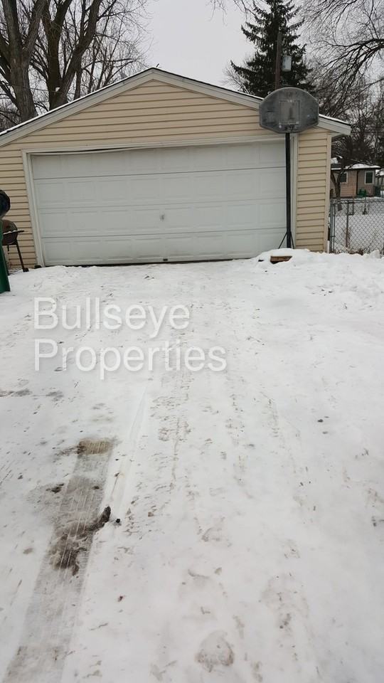 4832 Hampshire Ave N - Photo 2 of 8