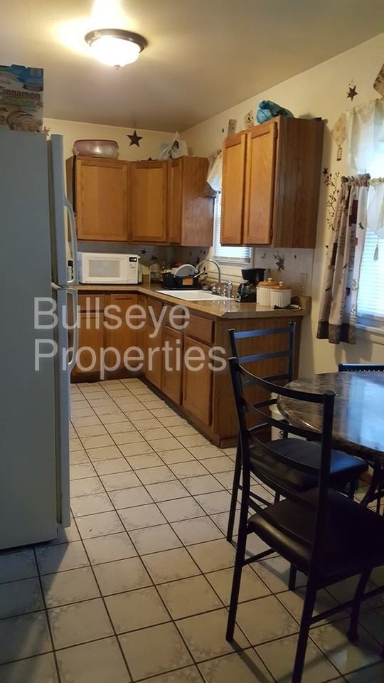 4832 Hampshire Ave N - Photo 3 of 8