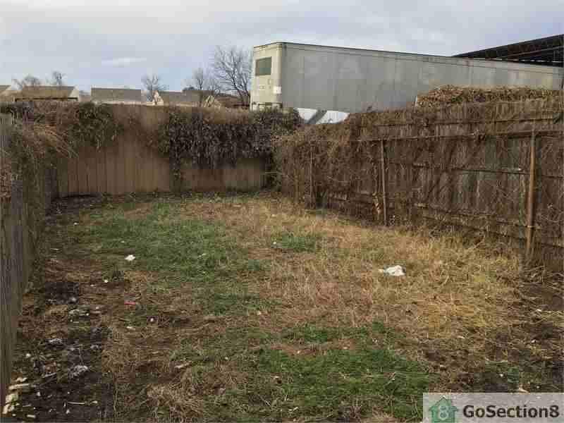 1230 Adams Ave - Photo 2 of 4