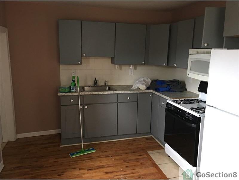 1230 Adams Ave - Photo 3 of 4