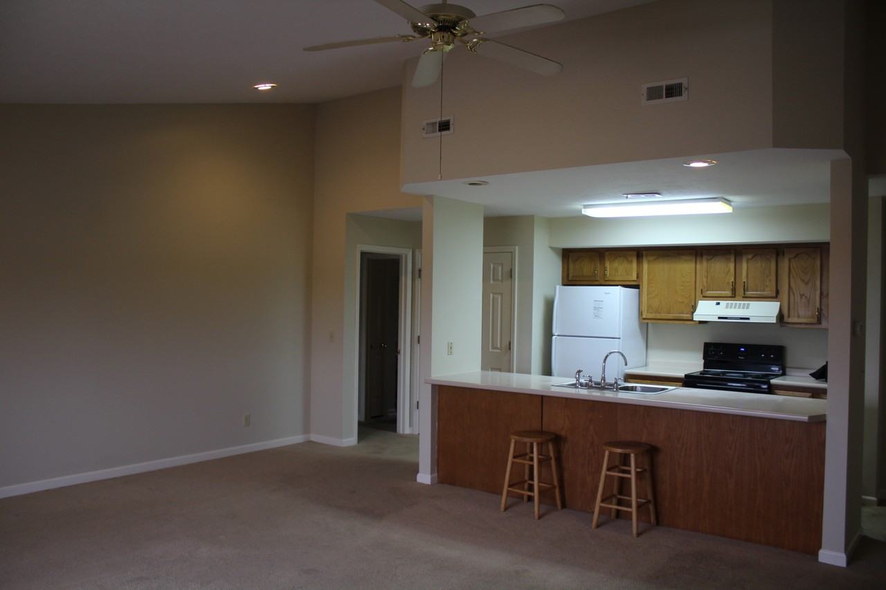 121 Lakeshore Dr - Photo 3 of 16