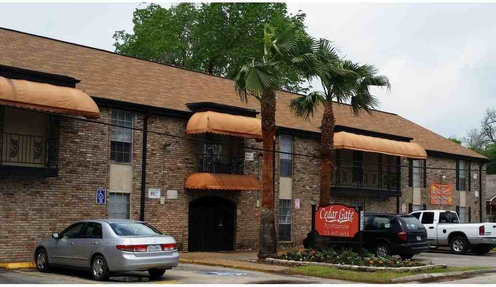 Cedar Gate - Photo 3 of 18