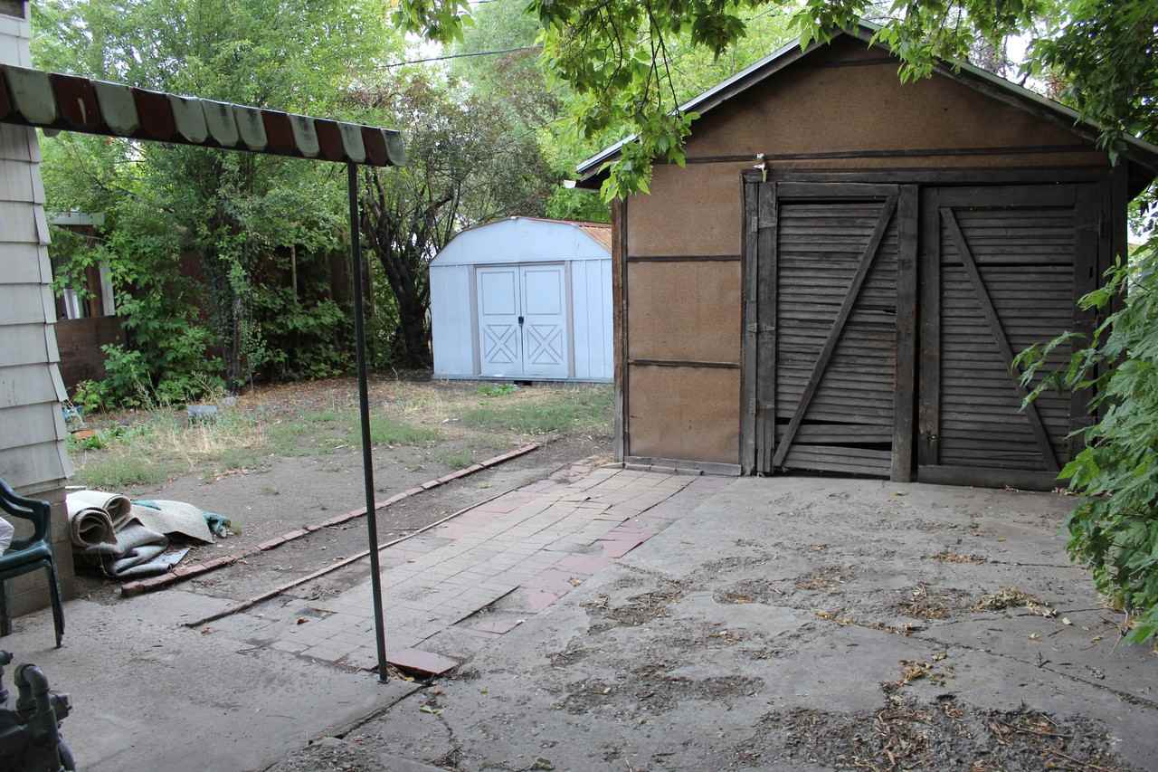 858 W 500 N - Photo 2 of 21