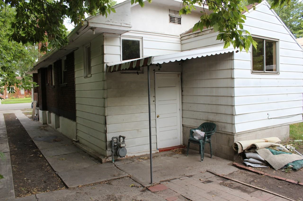 858 W 500 N - Photo 3 of 21