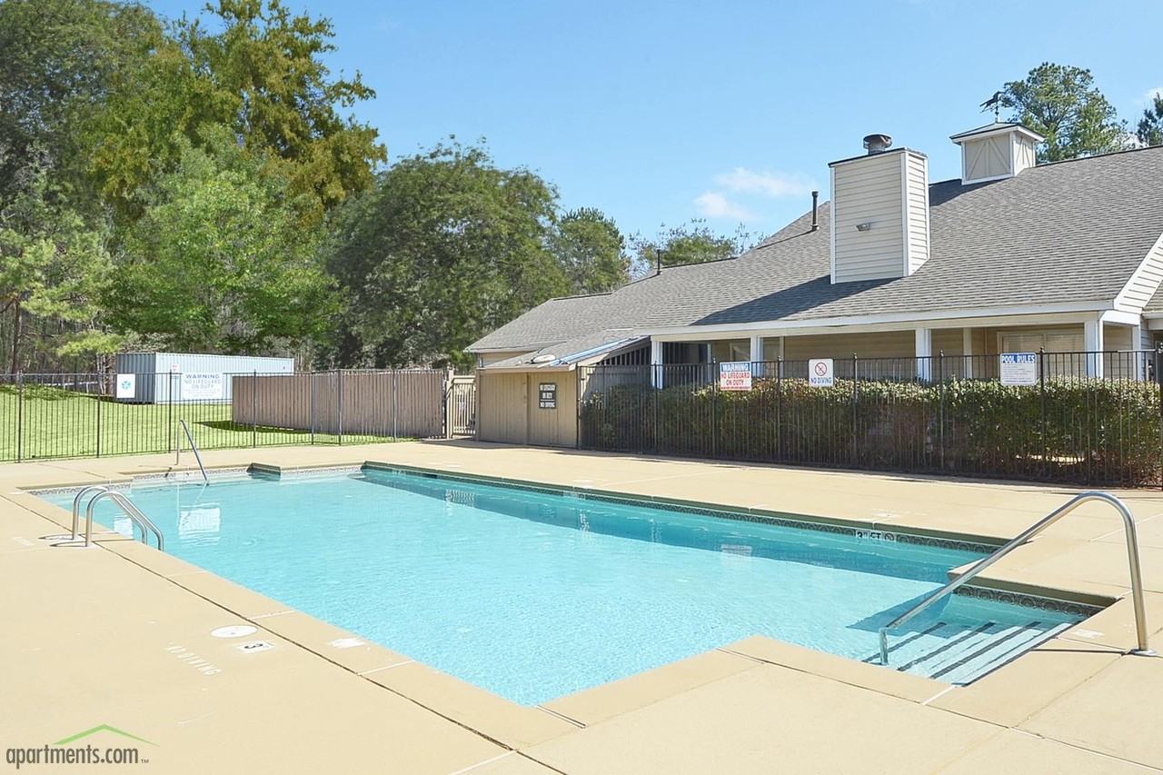 River Walk Apartments - Photo 3 of 18