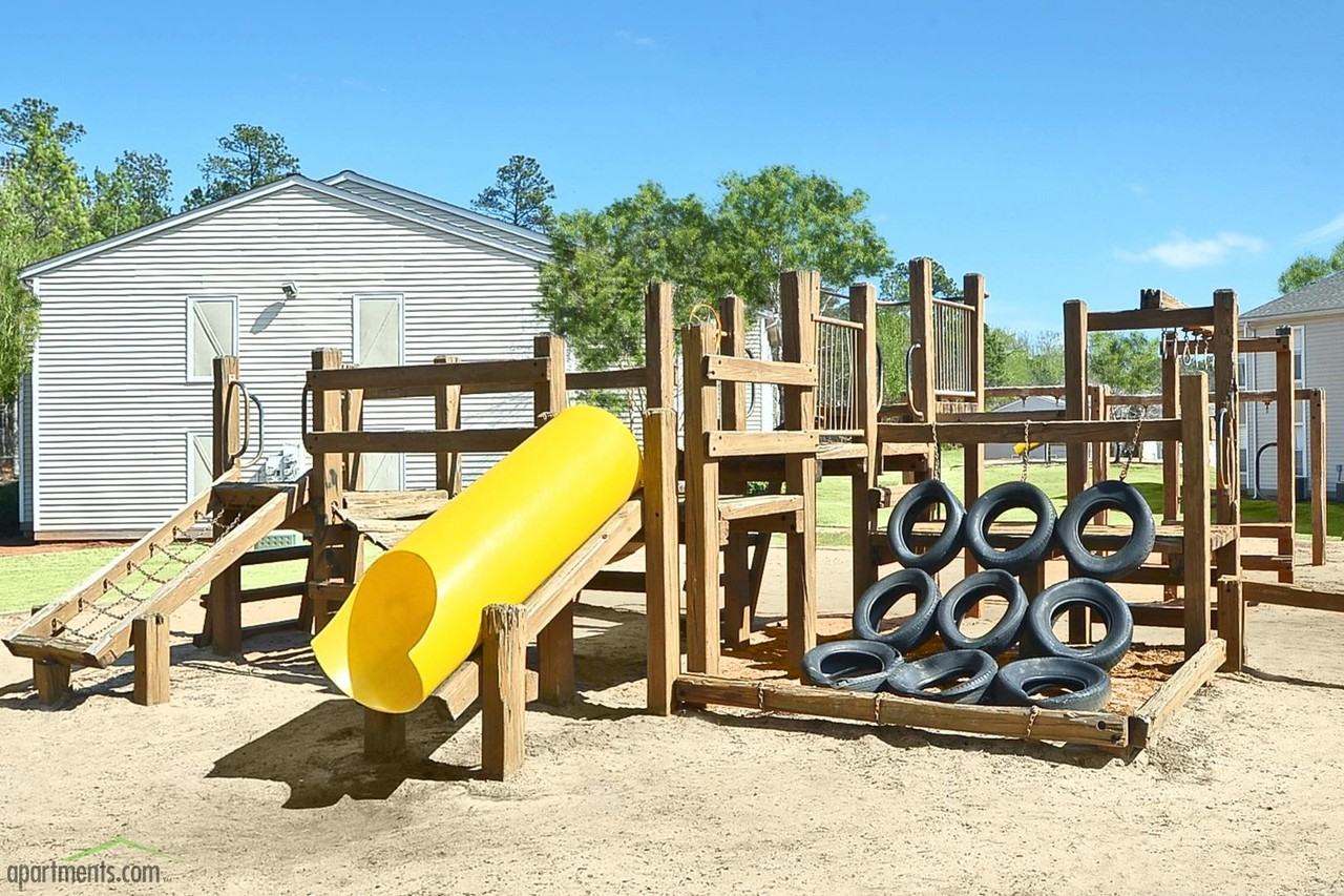 River Walk Apartments - Photo 2 of 18