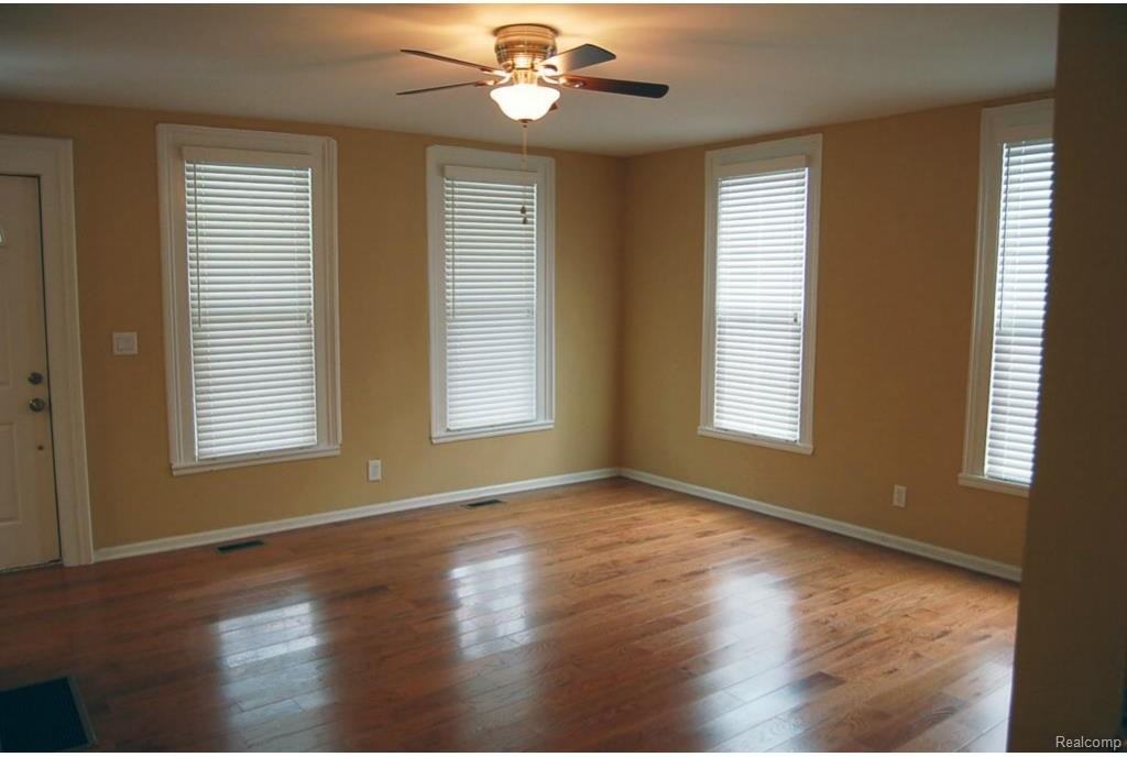 179 N Milford Rd - Photo 3 of 17