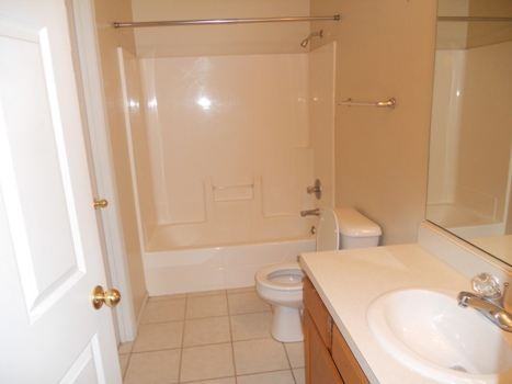 1112 E 10th St S - Photo 2 of 8