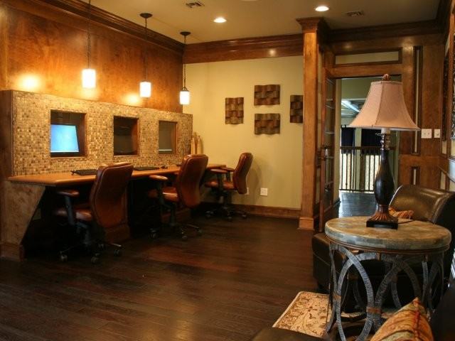 Maroneal Apartments (Closed) - Photo 2 of 16