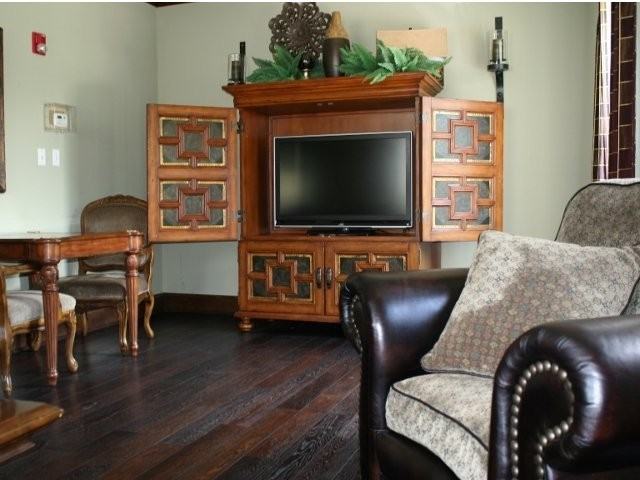 Maroneal Apartments (Closed) - Photo 3 of 16