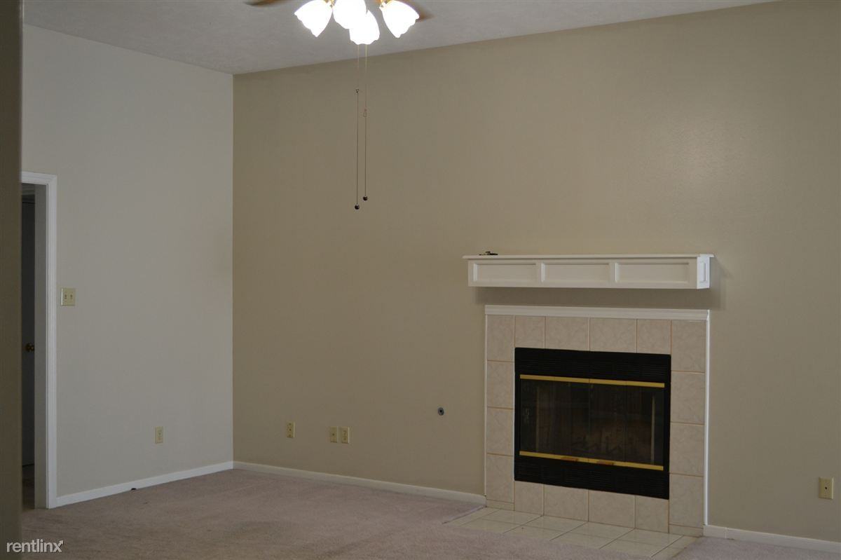 4605 Brompton Ln - Photo 3 of 9