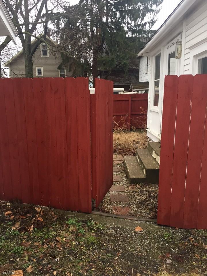 413 Carroll St - Photo 3 of 14