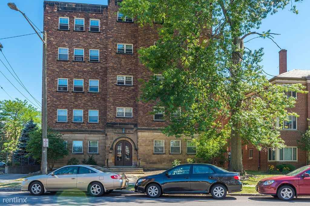 11733 Edgewater Dr - Photo 3 of 20