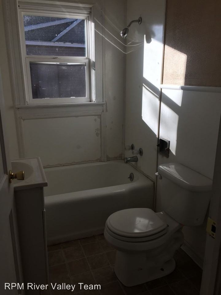 1409-1411 South C Street - Photo 3 of 5