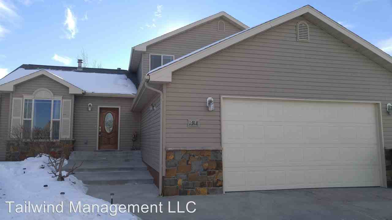 2928 Daystar Dr - Photo 2 of 15