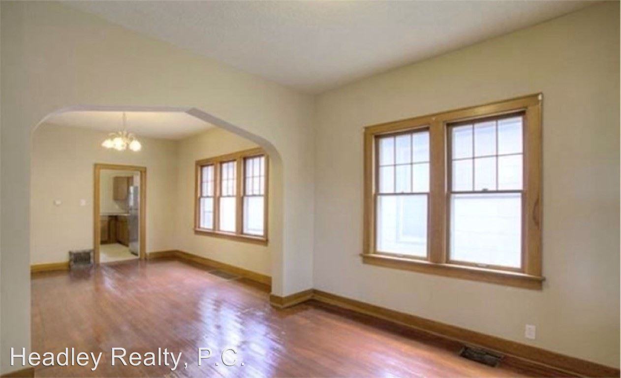 1713 S 12th St - Photo 3 of 7