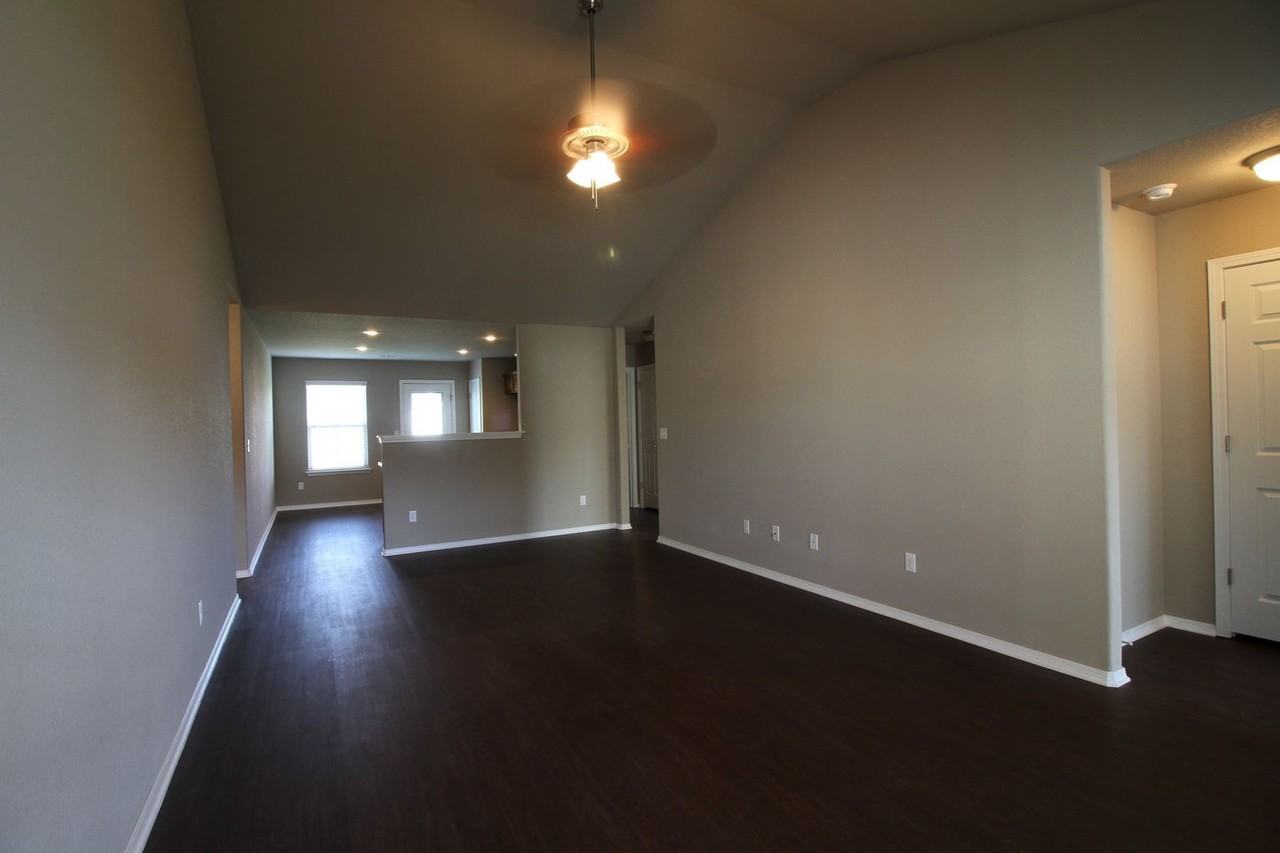 280 Glory Ln - Photo 3 of 15