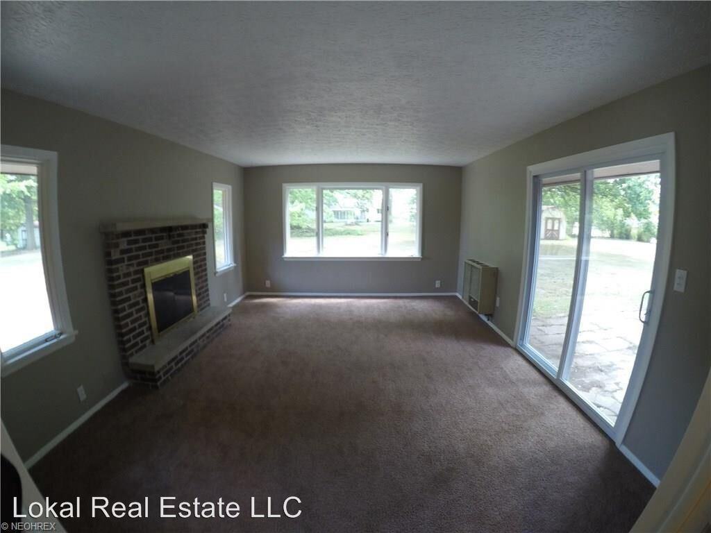 497 Karl Dr - Photo 2 of 8