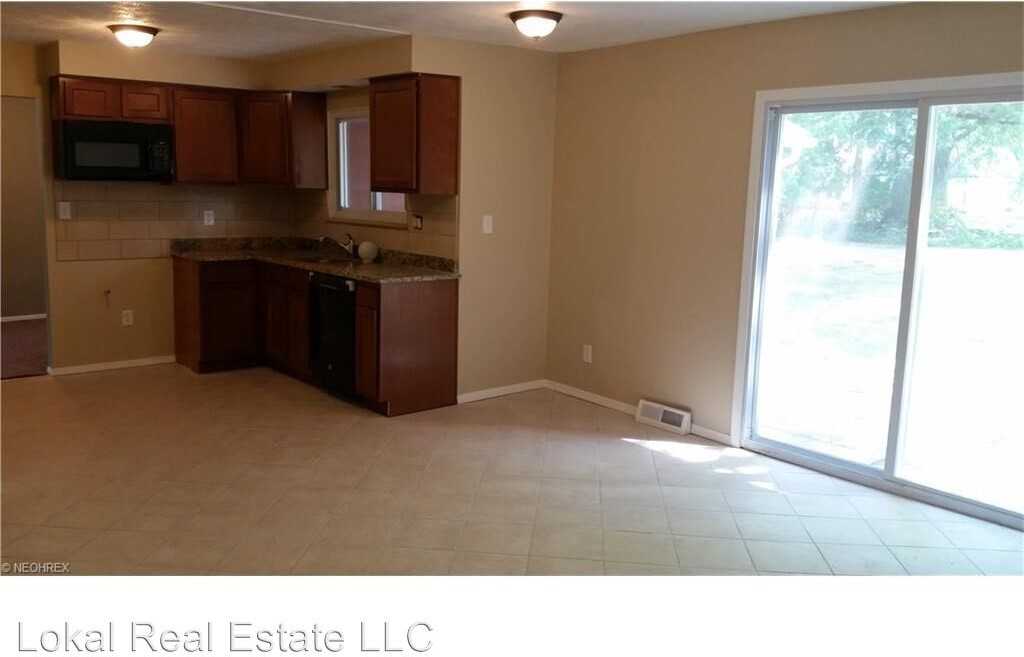 497 Karl Dr - Photo 3 of 8