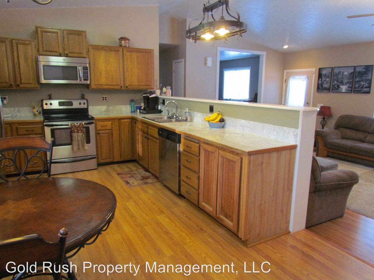1025 Dakota St - Photo 2 of 14