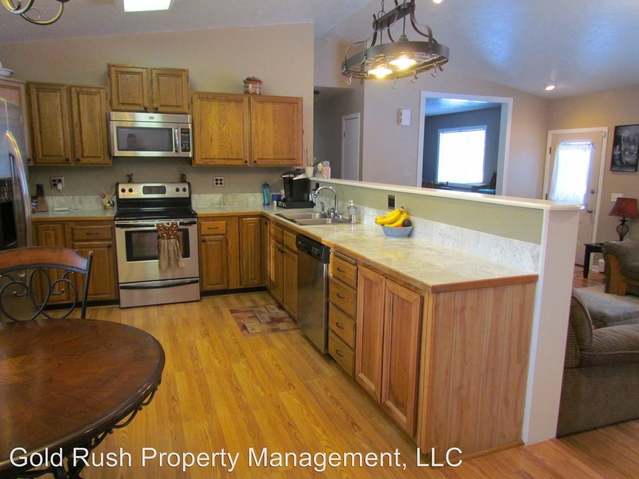 1025 Dakota St - Photo 3 of 14
