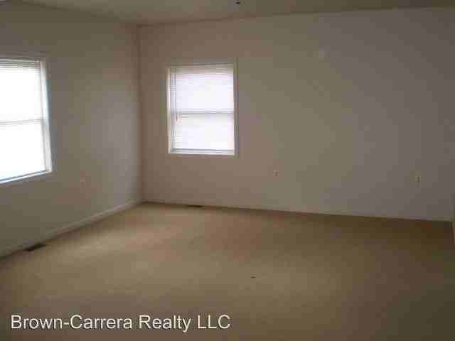 641 E G St - Photo 3 of 9