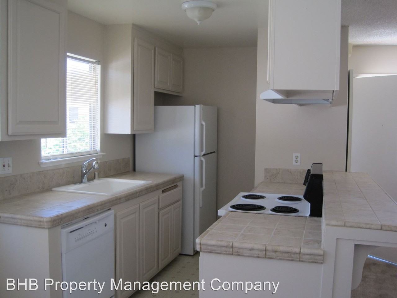 5560 Spinnaker Dr #4 - Photo 2 of 10