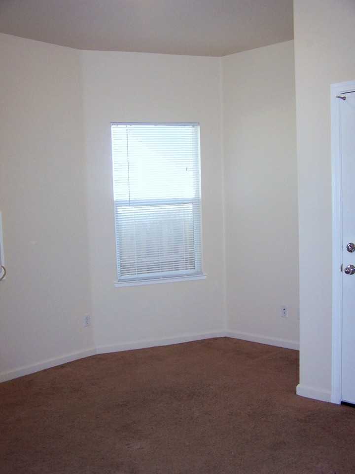 107 Poplar Ave - Photo 3 of 11