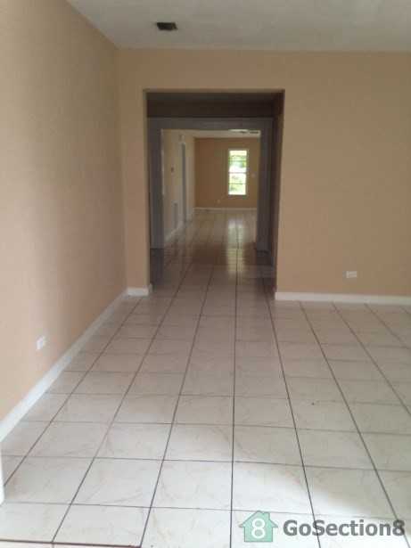525 NW 22nd Ave - Photo 3 of 8